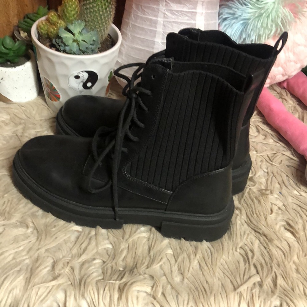 They are platform boots from forever21 - Picture 4 of 7